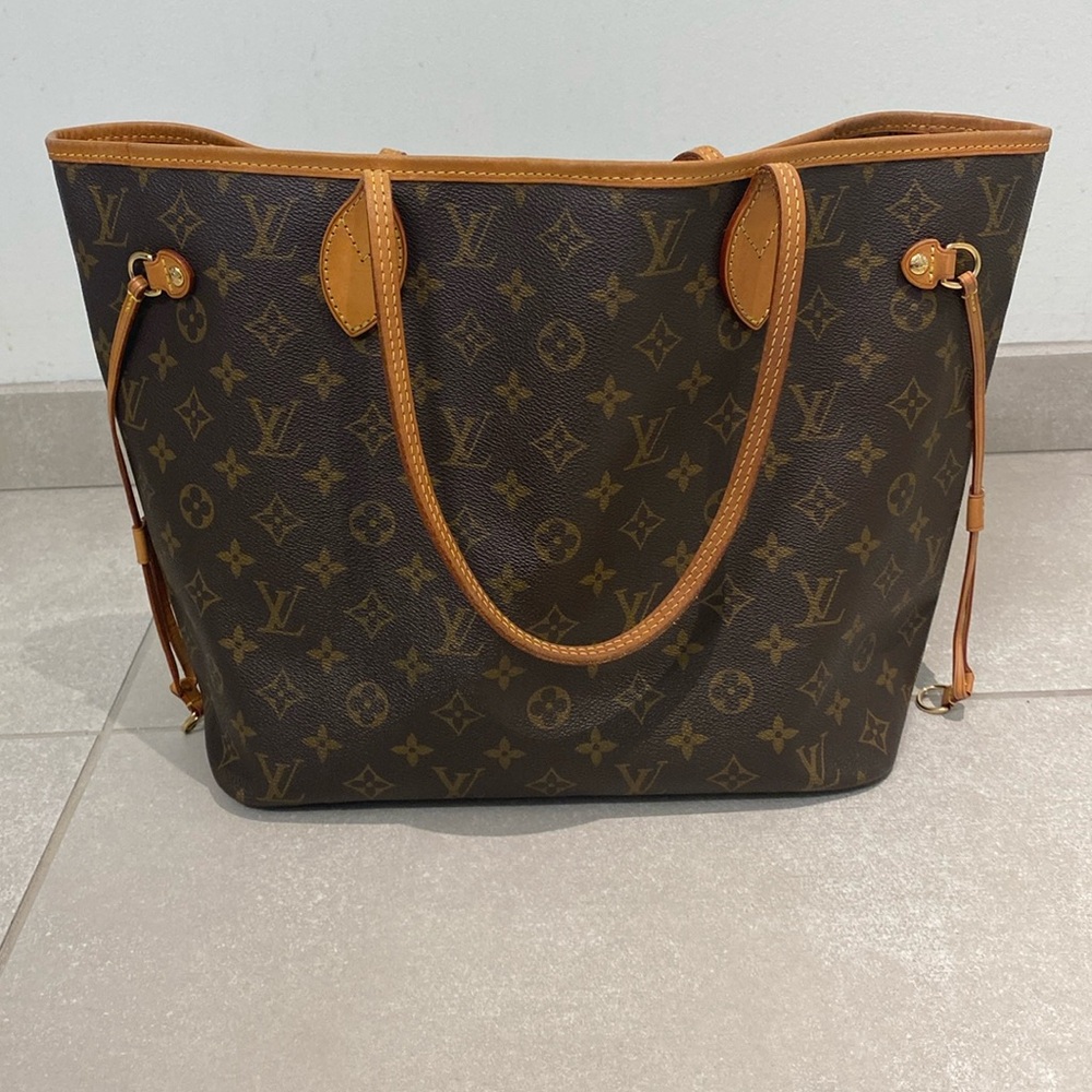 Authentic Louis Vuitton MM Monogram Neverfull